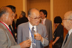 懇親会にて:長老達の語らい