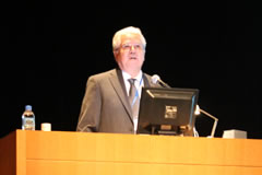 特別講演(Dr. Daniel ACOSTA, Jr.)
